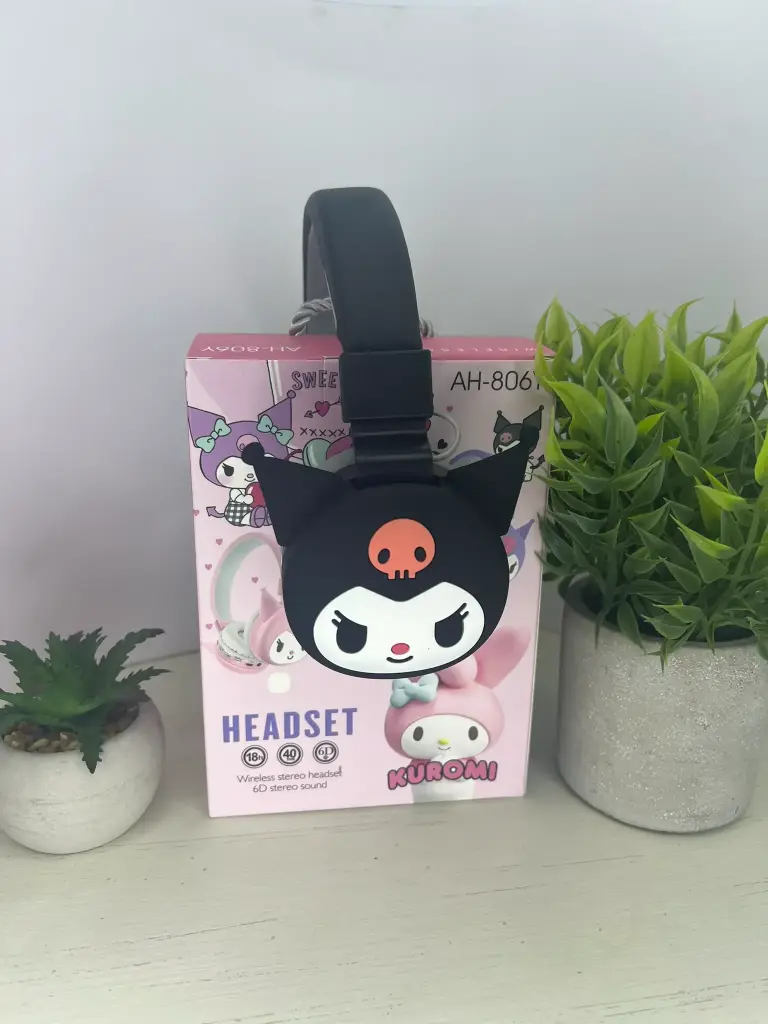 audifonos sanrio Kuromi